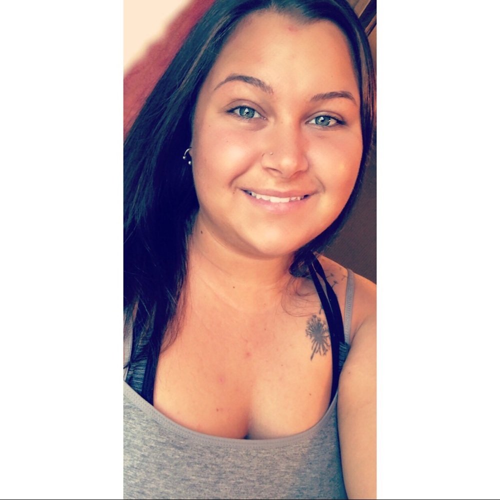 Meet your Posher, Emilee